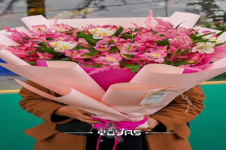 خانه گل رویاس در همدان